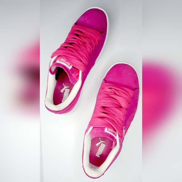 Hot pink suede Puma sneakers. Size 6. - Picture 4 of 6